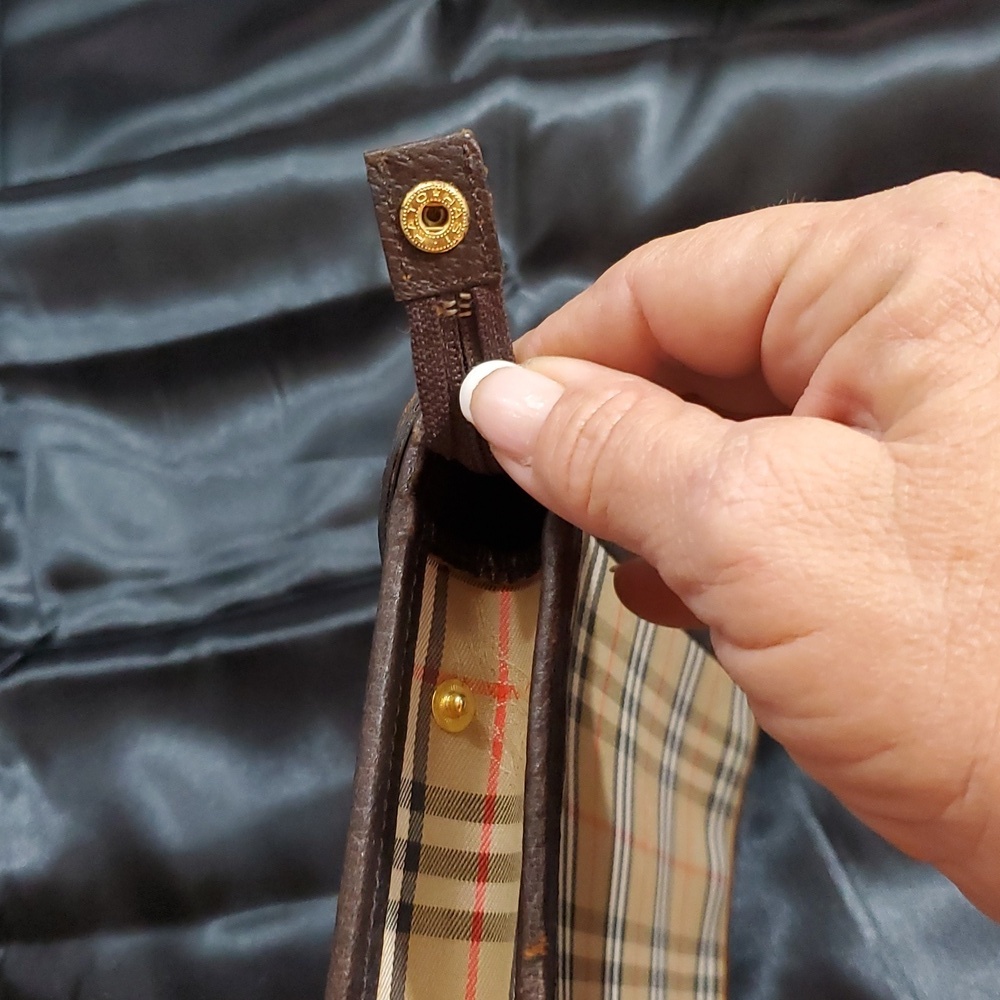 Authentic Burberrys Clutch Bag - Picture 7 of 10